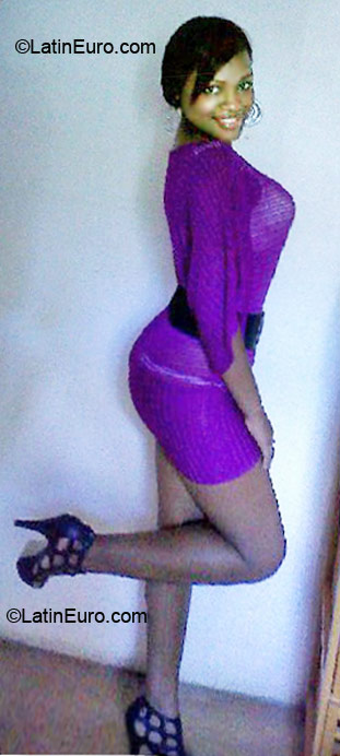 Date this hard body Dominican Republic girl Nicauri from La Vega DO6722