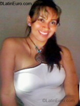 Date this attractive Colombia girl Valentina from Bogota CO6434