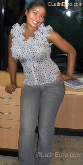 Date this foxy Dominican Republic girl Julissa from Santo Domingo DO6784