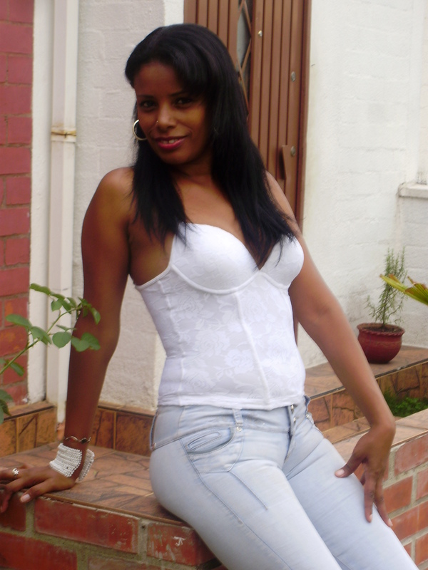 Date this delightful Colombia girl Floresita from Colombia US9064