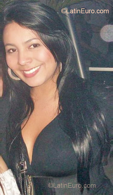 Date this voluptuous Colombia girl Clara from Quimbaya CO6459