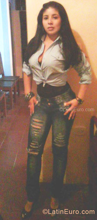 Date this fun Colombia girl Tatiana from Armenia CO6470