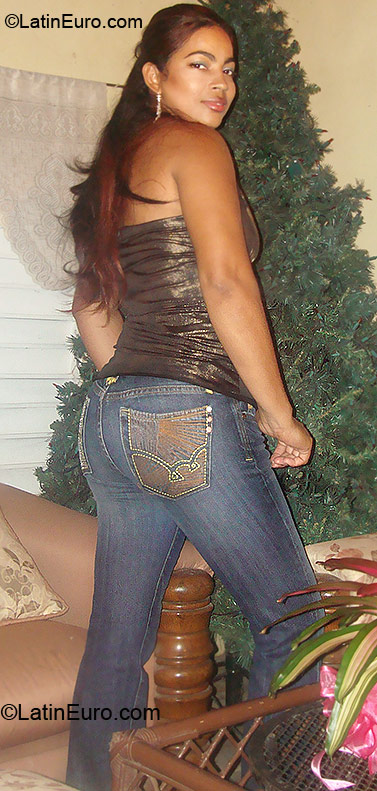 Date this exotic Dominican Republic girl Carolina from Santo Domingo DO6833