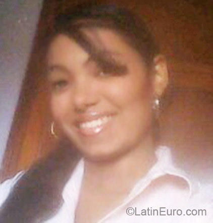 Date this happy Colombia girl Diana from Cartagena CO6474