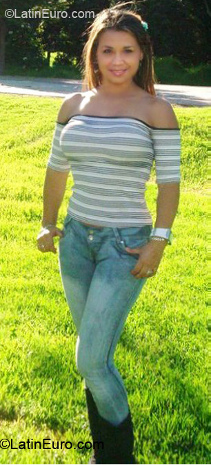Date this lovely Colombia girl Yesenia from Bogota CO6487