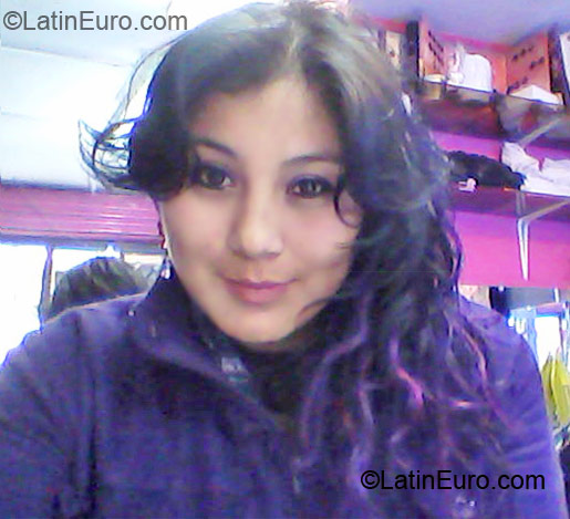 Date this happy Ecuador girl Geovanna from Quito EC79
