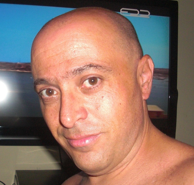 Date this charming Malta man DIONEX from Valletta MT2
