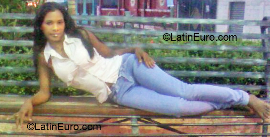Date this foxy Dominican Republic girl Dileni from Santo Domingo DO6909