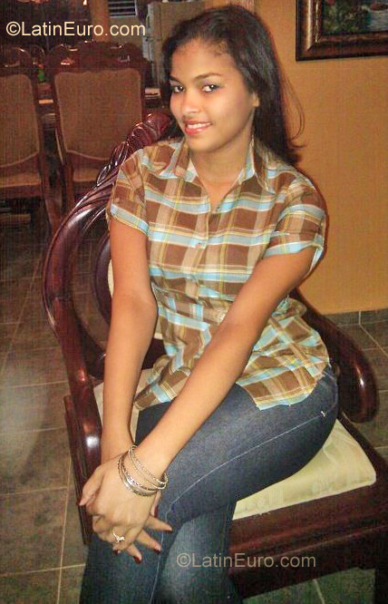 Date this cute Dominican Republic girl Alba from Santo Domingo DO6936