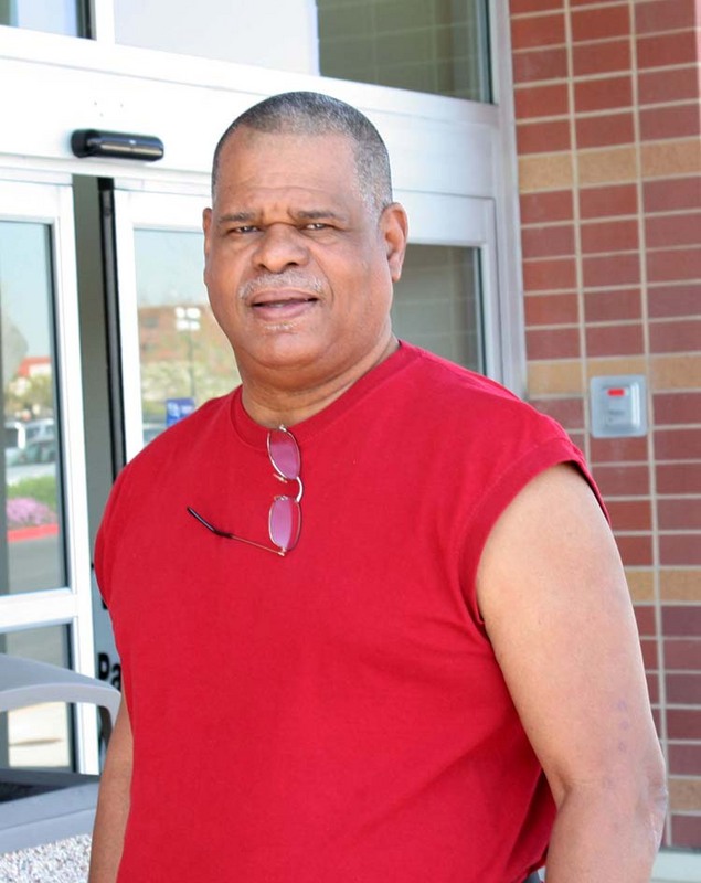 Date this voluptuous United States man Donald from Sacramento US9174