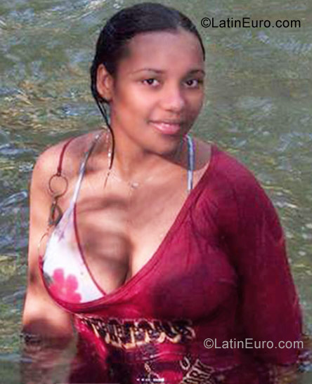 Date this tall Dominican Republic girl Mayerlin from Nagua DO6952