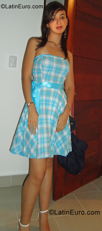 Date this voluptuous Dominican Republic girl Andrea from  DO6977
