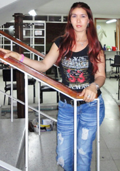Date this happy Colombia girl Mariahincapie from Medellin AU176