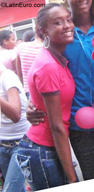 Date this passionate Dominican Republic girl Andreina from Santo Domingo DO7006