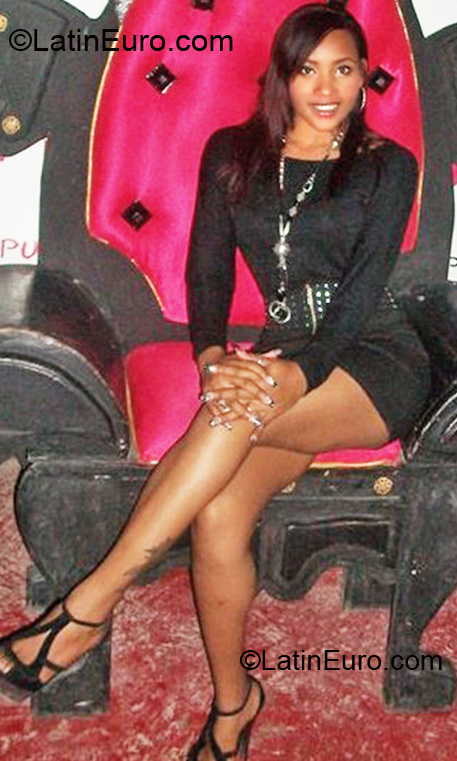 Date this charming Dominican Republic girl LookingforGoodM from santo domingo DO7012