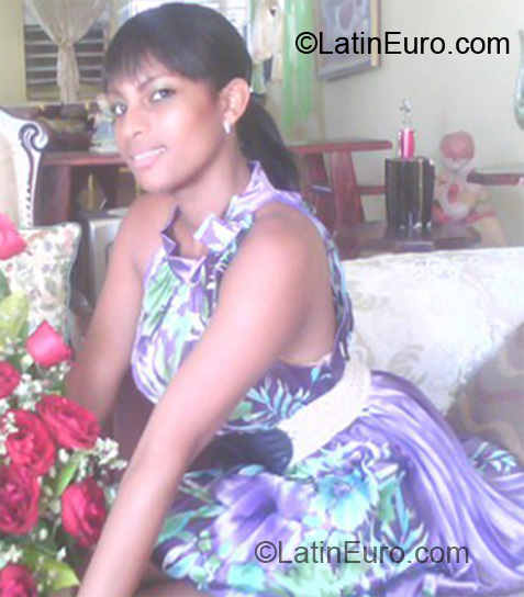 Date this stunning Dominican Republic girl Anggie from Santiago DO7068