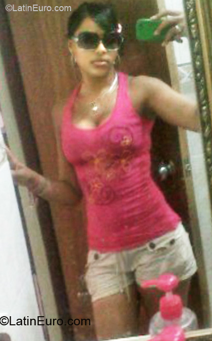 Date this cute Dominican Republic girl Yinette from Santo Domingo DO17422