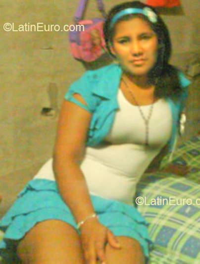 Date this young Colombia girl Yurany from Medellin CO6671