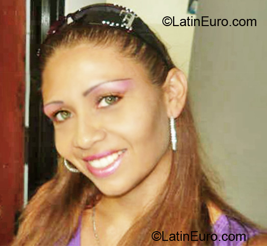 Date this sensual Colombia girl Angela from Cali CO6839