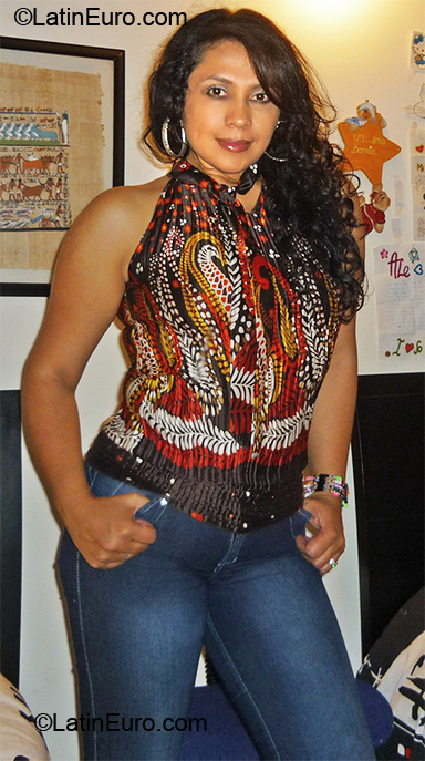Date this athletic Colombia girl Adriana from Bogota CO6682