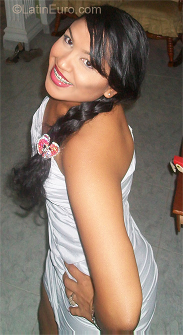 Date this nice looking Colombia girl Lily from Cartagena CO6683