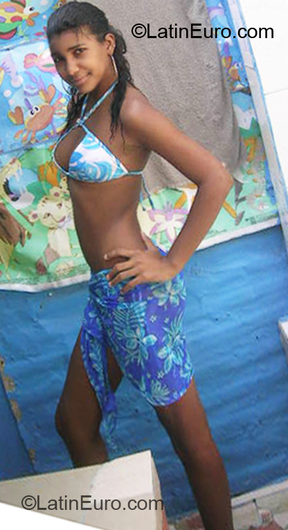 Date this good-looking Dominican Republic girl Bella from La Vega DO7139
