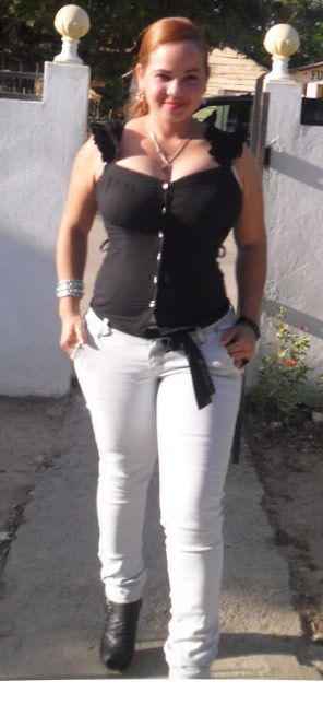 Date this foxy Dominican Republic girl Noeli from Santiago DO7156