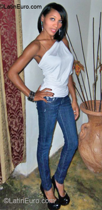 Date this nice looking Dominican Republic girl Wica from San Pedro De Macoris DO7179