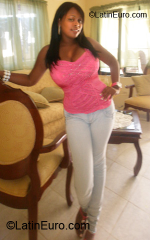Date this happy Dominican Republic girl Yomary from Santiago DO7353