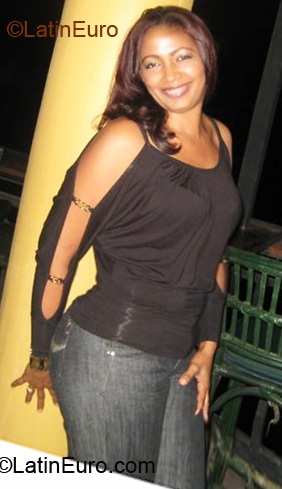 Date this sultry Dominican Republic girl Angelina from Santiago DO7213
