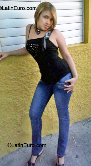 Date this pretty Dominican Republic girl Danelkis from Santiago DO7215