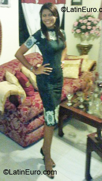 Date this foxy Dominican Republic girl DO7220 from Haina DO7220
