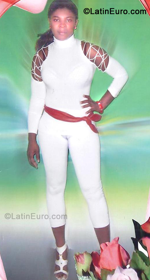 Date this sensual Dominican Republic girl Modesta from Santo Domingo DO7266