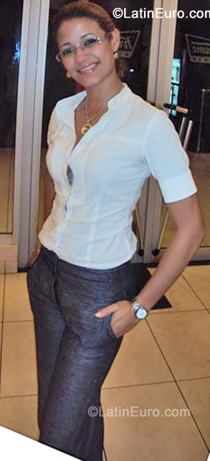 Date this sultry Dominican Republic girl Ana from Bonao DO7278