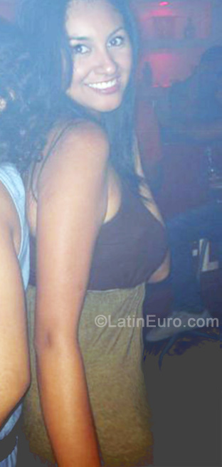 Date this tall Colombia girl Erika from Cali CO18354