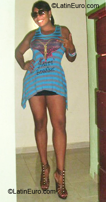 Date this happy Dominican Republic girl Pamela from Santo Domingo DO7323