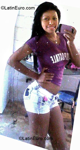 Date this sensual Colombia girl Lizet from Barranquilla CO6843