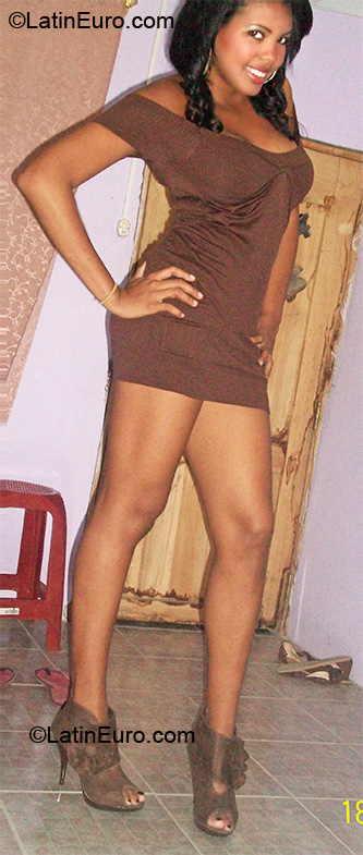 Date this happy Ecuador girl Jennifer from Quito EC100