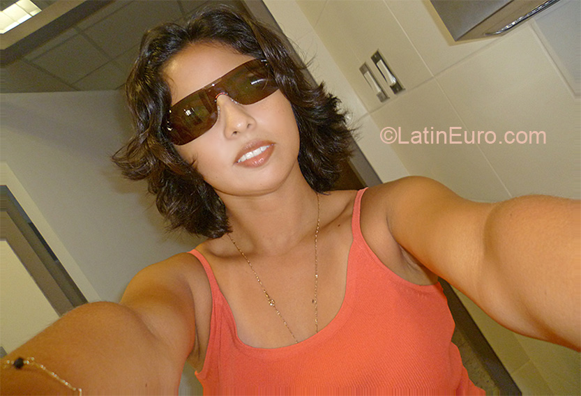 Date this tall Peru girl Edith from Lima PE476