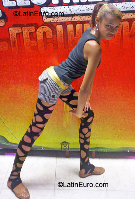 Date this good-looking Dominican Republic girl Yesica from Santiago DO7427
