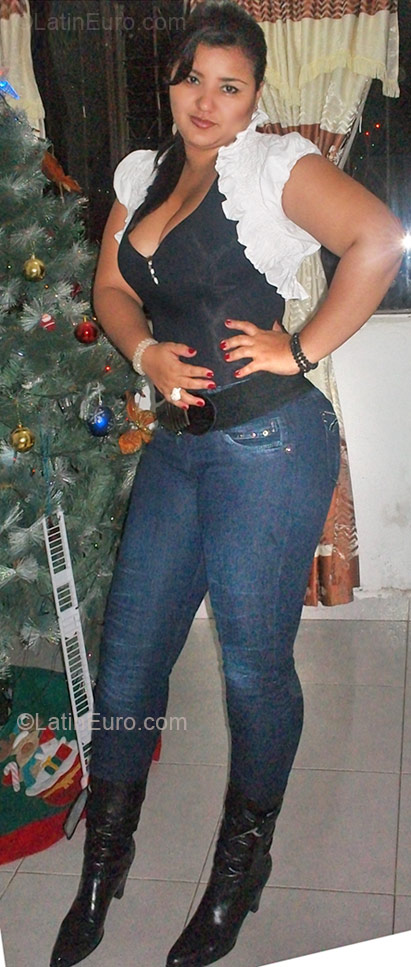 Date this attractive Colombia girl Karen from Medellin CO6897