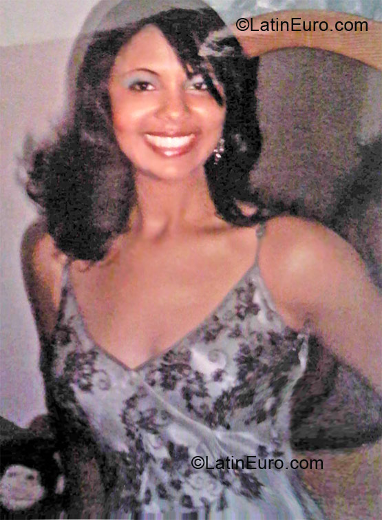 Date this nice looking Dominican Republic girl Aymar from Duverge DO7520