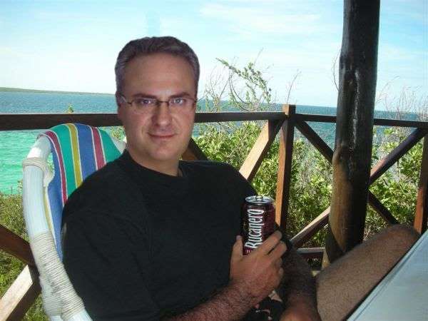 Date this happy United States man George from 90701 US9663