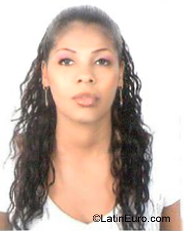 Date this pretty Dominican Republic girl Luz from Santo Domingo DO7559