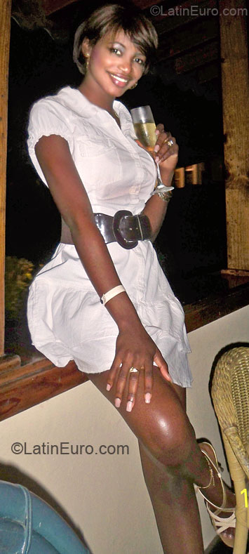 Date this athletic Dominican Republic girl Sorange from Santo Domingo DO7568