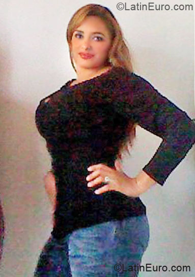 Date this sultry Colombia girl Maryluz from Armenia CO6988