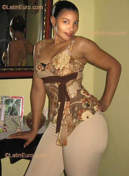 Date this gorgeous Dominican Republic girl Carina from Santa Cruz, Barahona DO10505