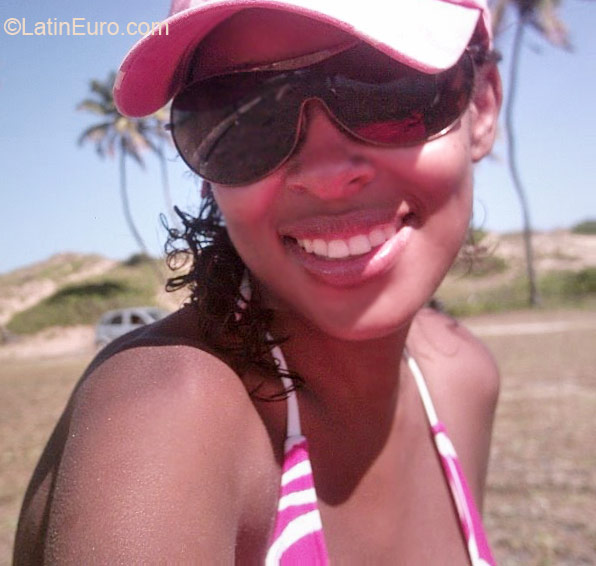 Date this attractive Brazil girl Lilia Maria from Salvador BR5279