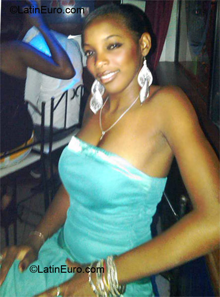 Date this voluptuous Dominican Republic girl Yelissa from San Cristobal DO7585