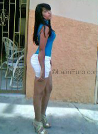 Date this stunning Dominican Republic girl DAISY from Santiago DO7588